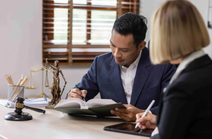 5 Benefits of Hiring Rideshare Accident Lawyers