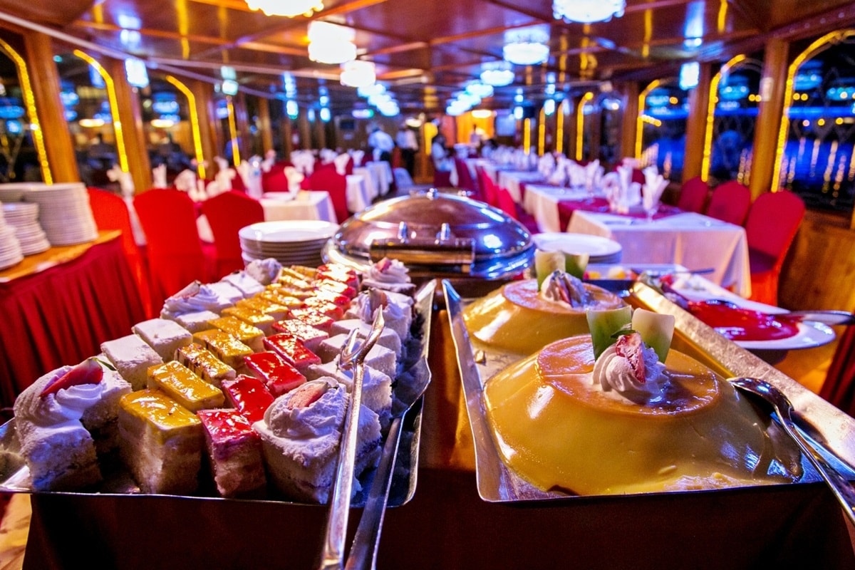 Dinner on the Dhow Cruise in Dubai Creek